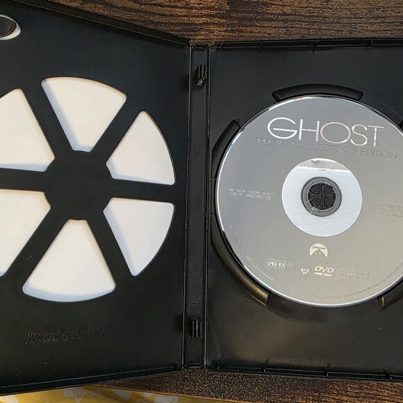 Ghost DVD with Jewel case - Picture 2 of 2